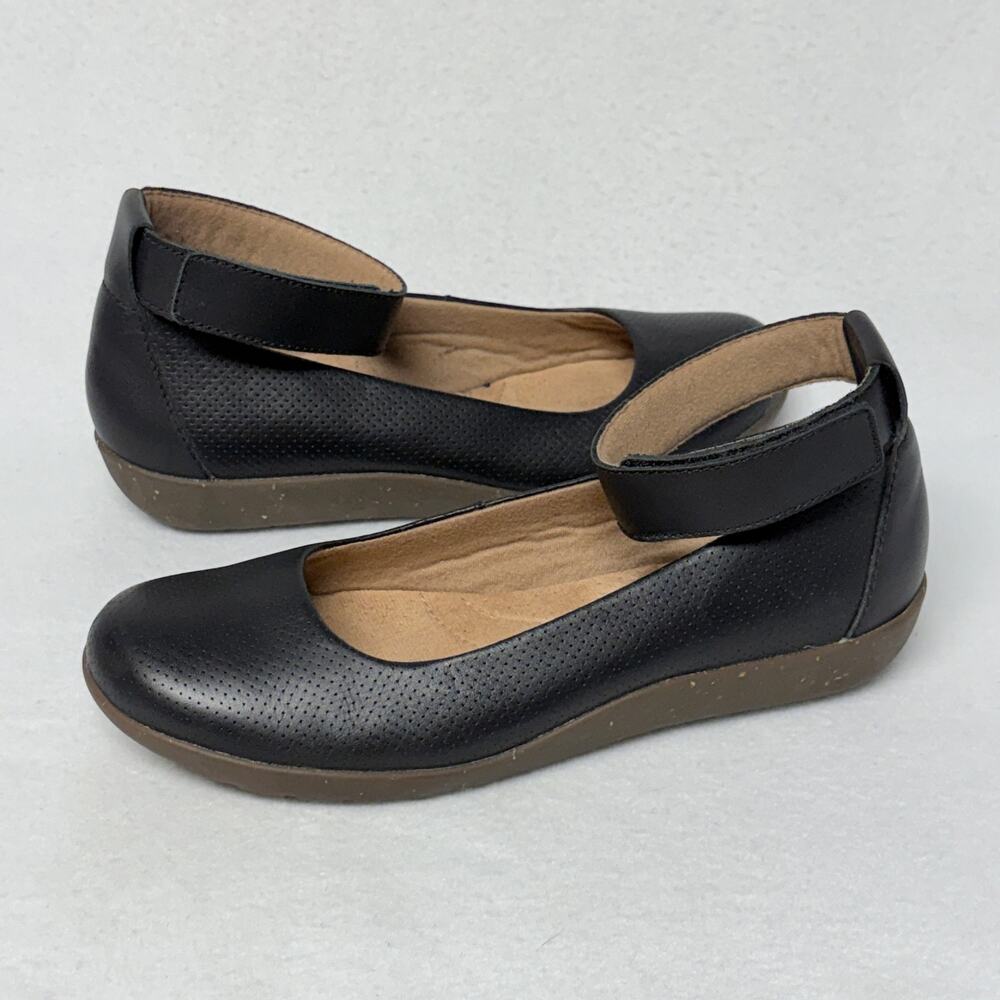 Clark’s Collection Shoes Womens 8.5 Ankle Strap Flats Leather Adjustable Cushion